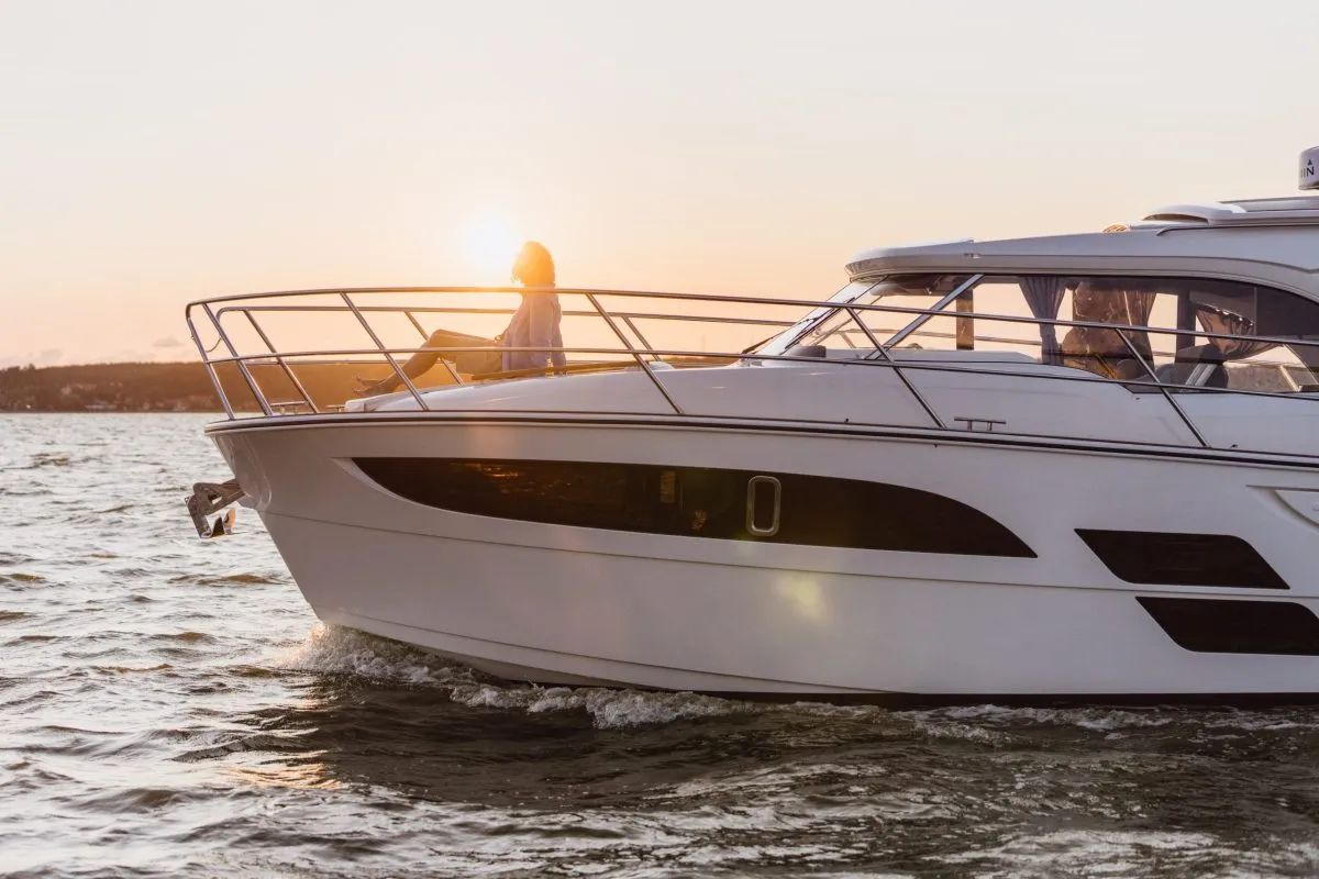 Marex 330 Scandinavia cruising in open water